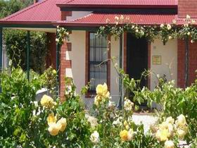 Wine And Roses Bed And Breakfast - Tourism Canberra 0