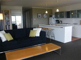 Coorong Waterfront Retreat - Tourism Canberra 0