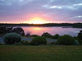 Lake View Apartments - Tourism Canberra 0
