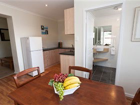 Bay 10 Accommodation - Tourism Canberra 0