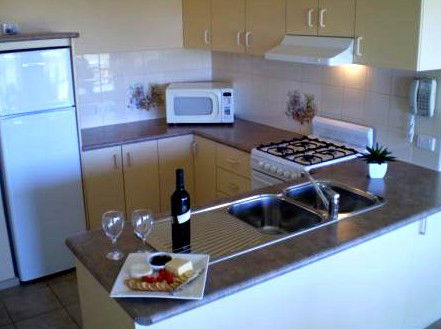 Lake View Apartments - Tourism Canberra 5