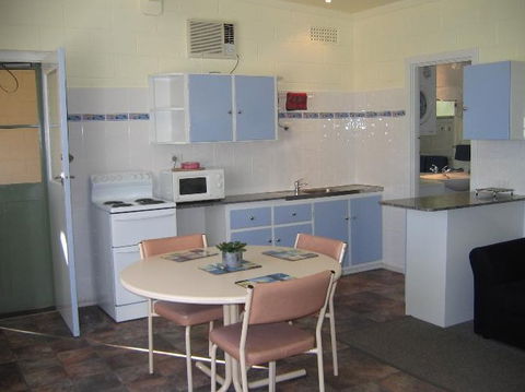 Modra's Apartments Tumby Bay - Tourism Canberra 4
