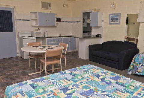 Modra's Apartments Tumby Bay - Tourism Canberra 5