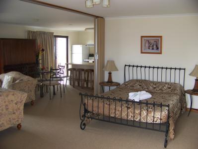 Anchorage At Victor Harbor Seafront Hotel - Tourism Canberra 2