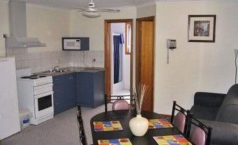 Port Vincent Holiday Cabins And Apartments - Tourism Canberra 1