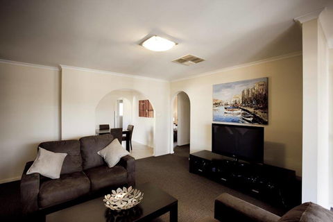 Balcony On Sixth Lodge - Tourism Canberra 3