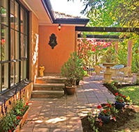 Adelaide Hills Retreats - Villa Lemoni - Tourism Canberra