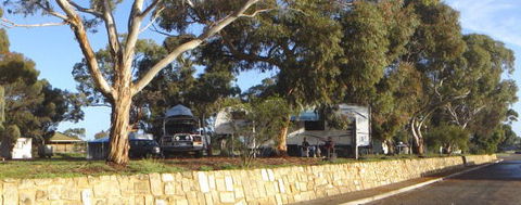 Long Island Caravan Park Cabins - Tourism Canberra 8