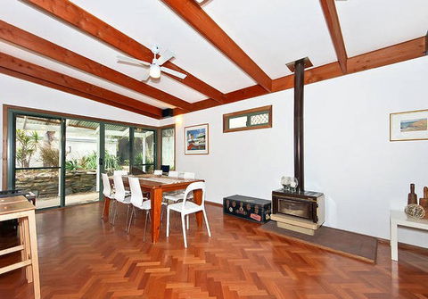 Sea Sand And Scrub Holiday House - Tourism Canberra 5