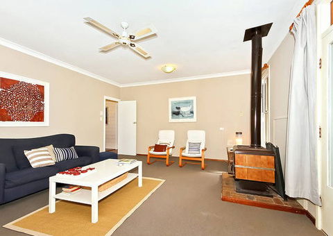 Sea Sand And Scrub Holiday House - Tourism Canberra 7