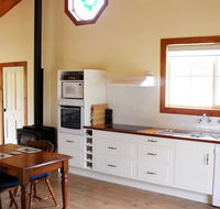 The Old Oak Bed and Breakfast - The Shearing Quarters - Tourism Canberra