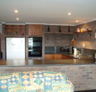 Three Hut Point Waterfront Accommodation - Tourism Canberra