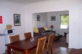 Giants' Table And Cottages - Tourism Canberra 0