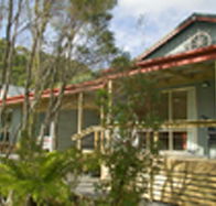 Crays Accommodation - The Esplanade - Tourism Canberra