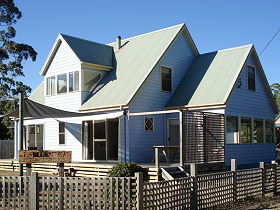 The Big Blue Retreat - Tourism Canberra 0