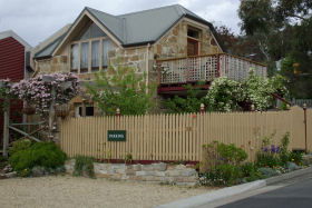 Cascade View Holiday Rentals - Tourism Canberra 0
