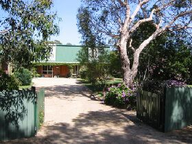 Pelican Bay Bed And Breakfast - Tourism Canberra 0