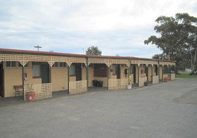 Central Court Motel - Tourism Canberra 0