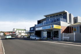 Penguin Waterfront Escape - Tourism Canberra 0