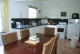 Giants' Table And Cottages - Tourism Canberra 3