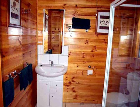 Rainbow Retreat Wilderness Eco Cabins - Tourism Canberra 3