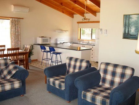 Daniel's Bay Retreat - Tourism Canberra 1