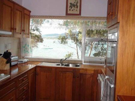White Beach By The Water Holiday Accommodation - Tourism Canberra 2