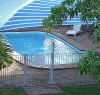 Ashs Holiday Units and Cafe - Tourism Canberra