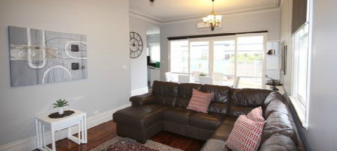 Accommodation On Lyons - Tourism Canberra 4