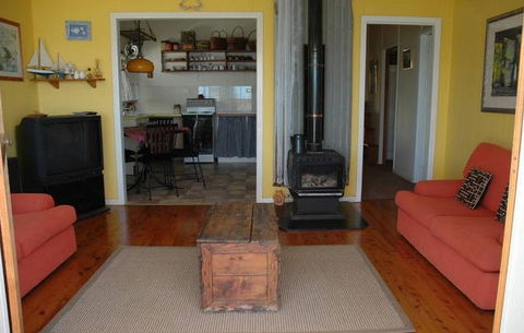 A Lake House At Burrill Lake - Tourism Canberra 1