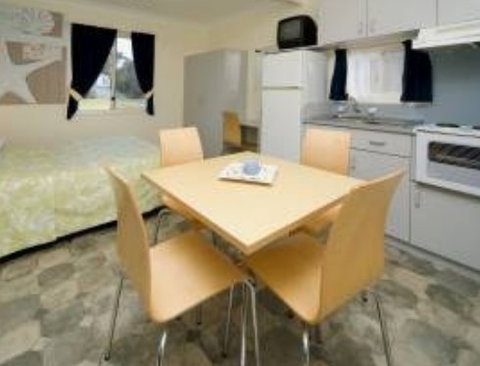 Burrill Lake Tourist Park - Tourism Canberra 0