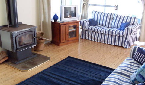 Bush And Bay Cottage - Tourism Canberra 4