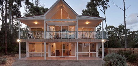 Lochani On The Bay - Tourism Canberra 0
