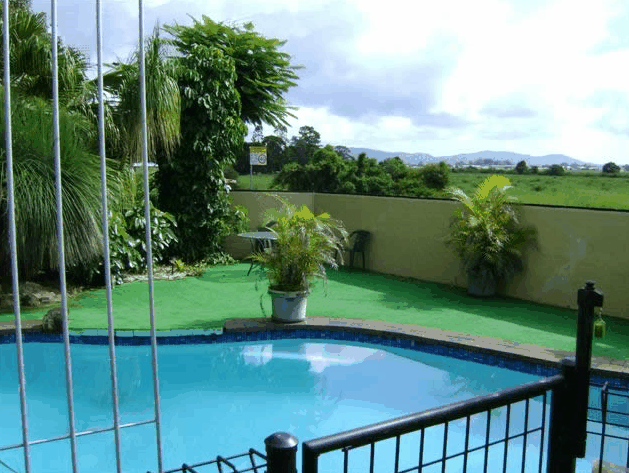 Poinciana Motel - Tourism Canberra 1