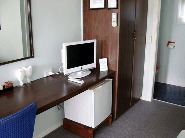 Poinciana Motel - Tourism Canberra 2