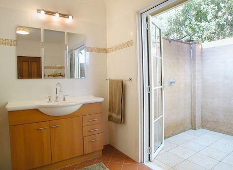 Barefoot Oasis Bangalow - Tourism Canberra 1