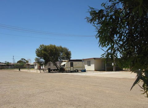 Silverland Caravan Park - Tourism Canberra 4