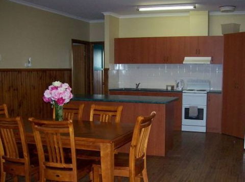 Riverland Holiday Cottage - Tourism Canberra 0