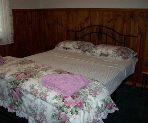 Riverland Holiday Cottage - Tourism Canberra 3