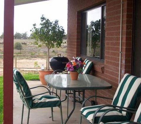 Riverland Holiday Cottage - Tourism Canberra 5