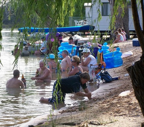 Willow Bend Caravan Park - Tourism Canberra 1