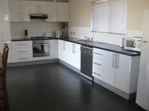 Silver City Cottages - Tourism Canberra 0