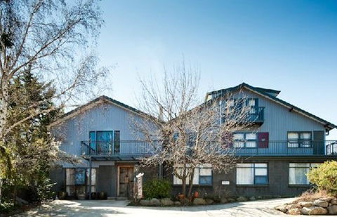 Mad Mooses Guest House - Tourism Canberra 0