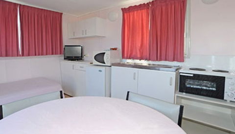 Aukaka Caravan Park - Tourism Canberra 0