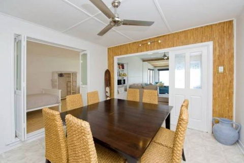 A Beach House On Sunset - Tourism Canberra 1