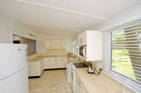 A Beach House On Sunset - Tourism Canberra 2
