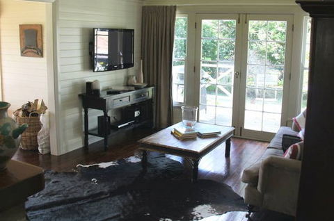 Book Barn Cottage - Tourism Canberra 0
