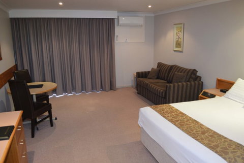 Hilltops Retreat Motor Inn - Tourism Canberra 3