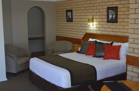 Hilltops Retreat Motor Inn - Tourism Canberra 4