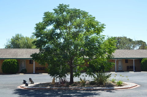 Hilltops Retreat Motor Inn - Tourism Canberra 6